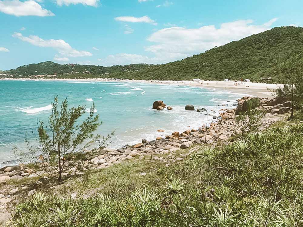 Praia do Rosa: um guia para aproveitar esse paraíso em Santa Catarina