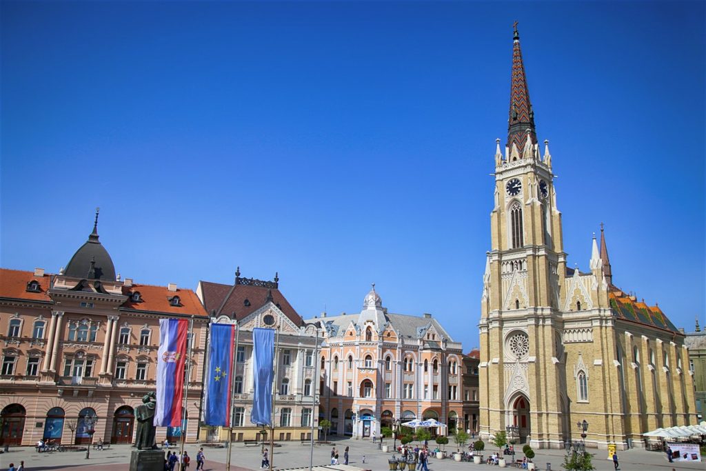 Praça em Novi Sad na Sérvia