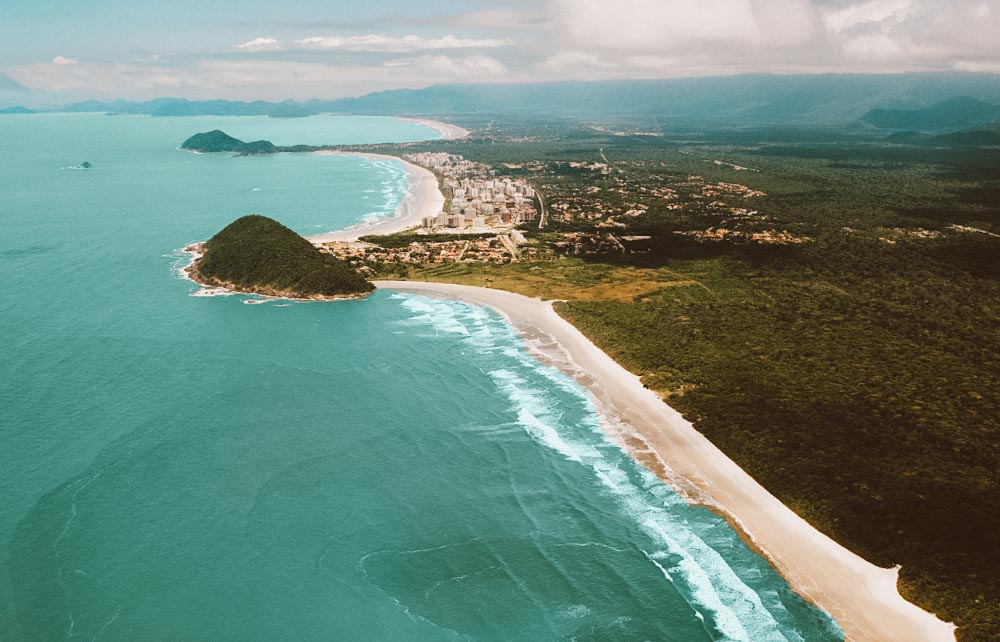 praia no litoral paulista: bertioga sp