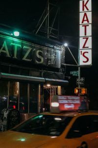 Fachada do Katz Deli, Nova York