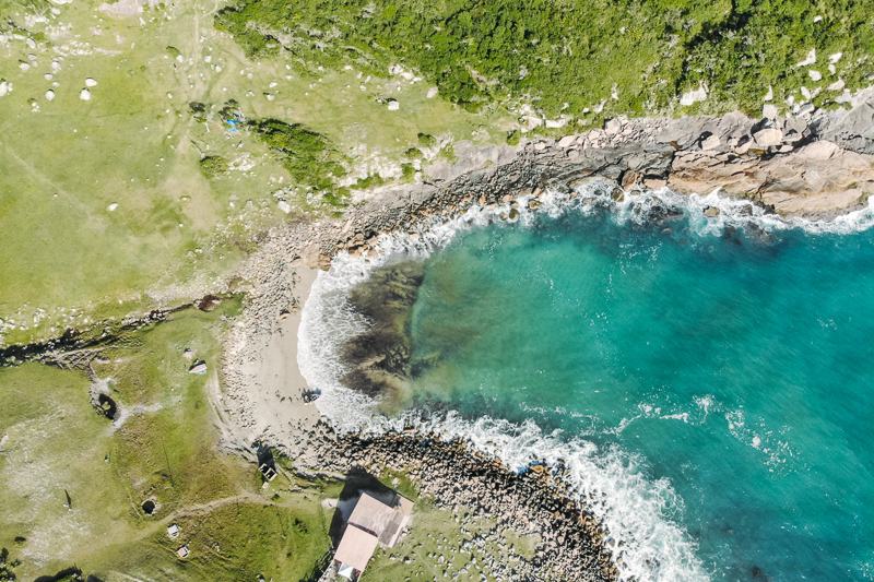 Vista de drone da Praia do Maço
